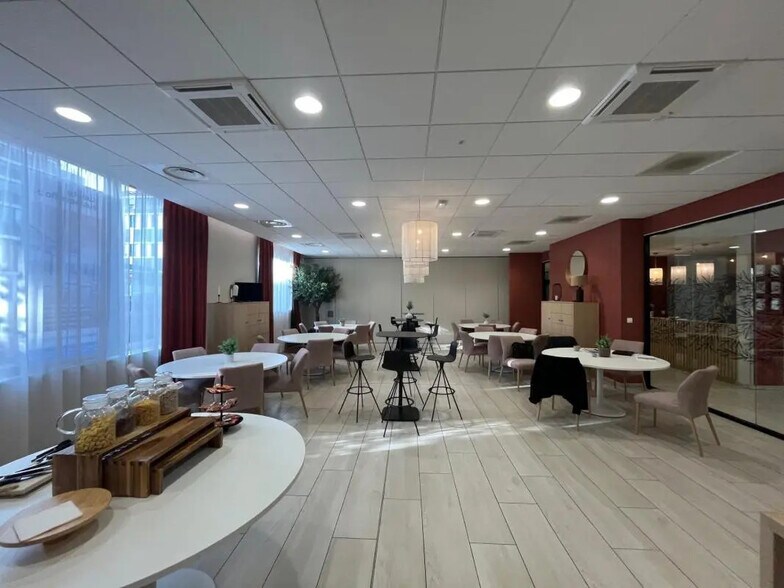 Commerce de détail dans Lille à louer - Photo du bâtiment - Image 2 de 3