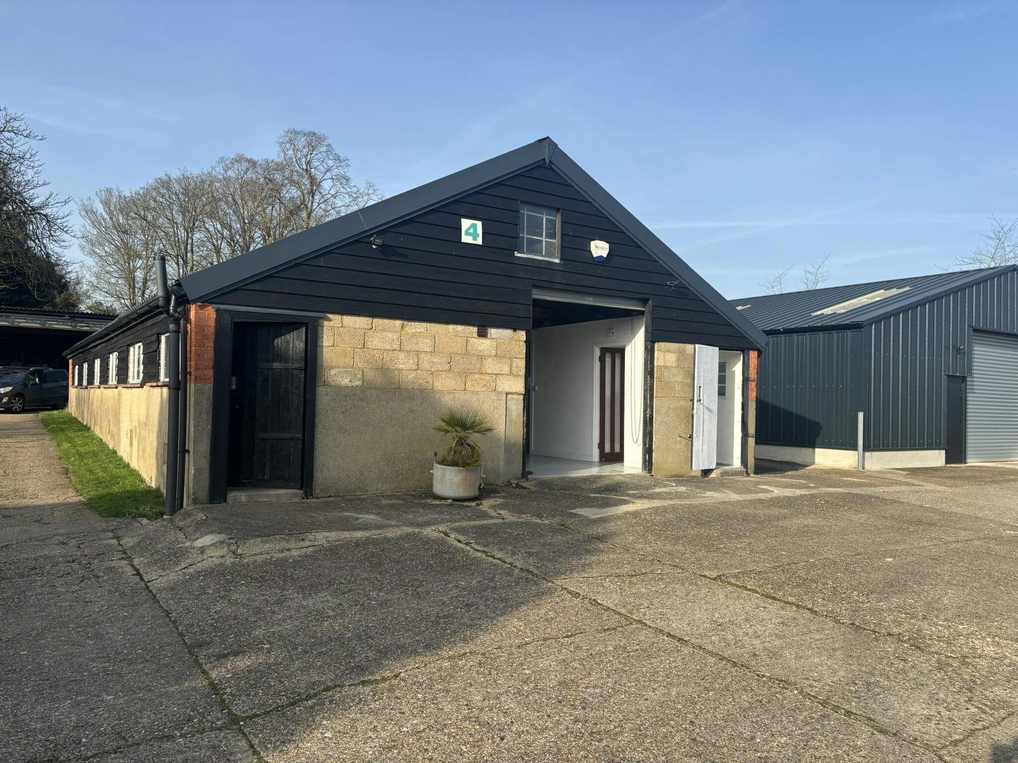 Pinkneys Grn, Maidenhead for lease Building Photo- Image 1 of 9