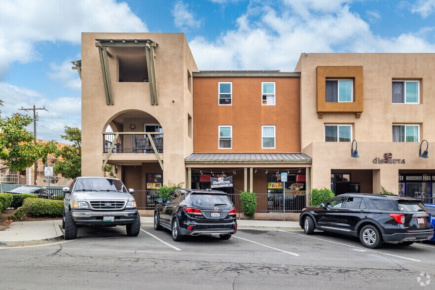 444-458 W Mission Rd, San Marcos, CA à louer - Photo du bâtiment - Image 3 de 4