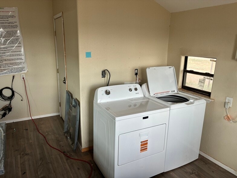 Two Park Portfolio- IRA TX portfolio of 2 properties for sale on LoopNet.ca - Building Photo - Image 2 of 5