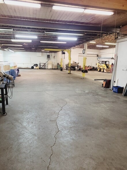 5049 S 2700 W, Roy, UT for lease - Interior Photo - Image 2 of 17