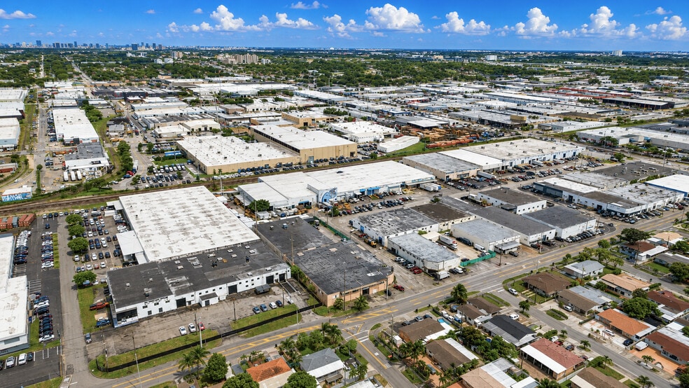 455 E 10th Ave, Hialeah, FL à vendre - Photo du bâtiment - Image 2 de 11