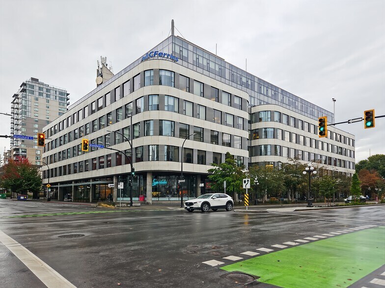 1321-1325 Blanshard St, Victoria, BC à louer - Photo du bâtiment - Image 2 de 17