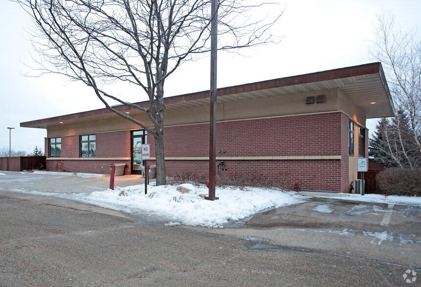 181 S River Ridge Cir, Burnsville, MN à vendre - Photo du bâtiment - Image 3 de 10