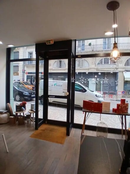 Retail in Béziers for lease - Interior Photo - Image 2 of 11