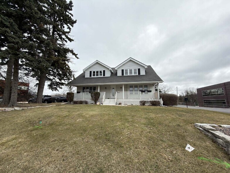 8505 W Forest Home Ave, Greenfield, WI for lease - Building Photo - Image 1 of 17