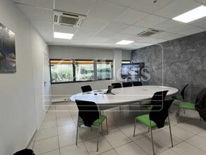 130 Rue Frédéric Joliot Curie, Aix-en-Provence à louer Photo du bâtiment- Image 2 de 13