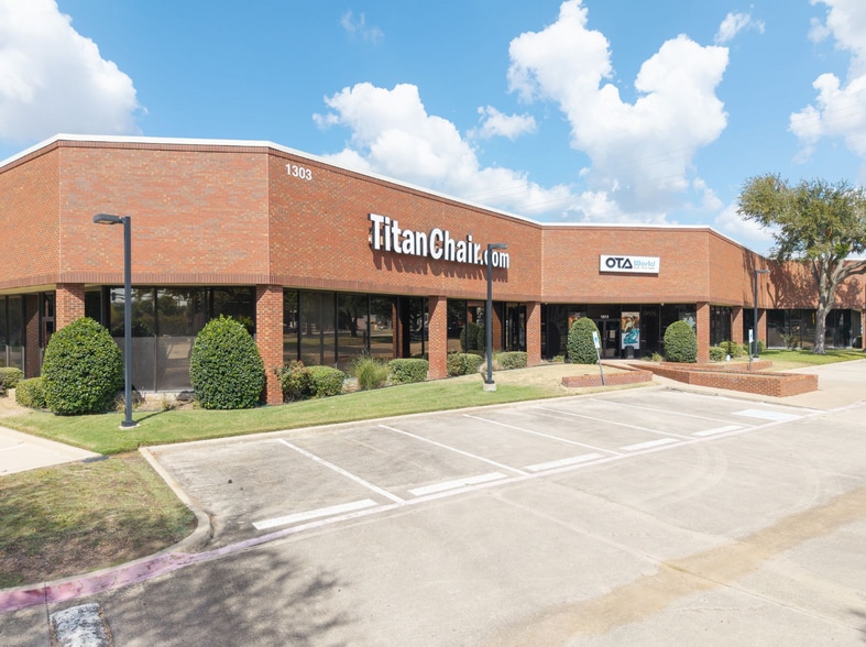 1303 Marsh Ln, Carrollton, TX for lease - Building Photo - Image 3 of 18