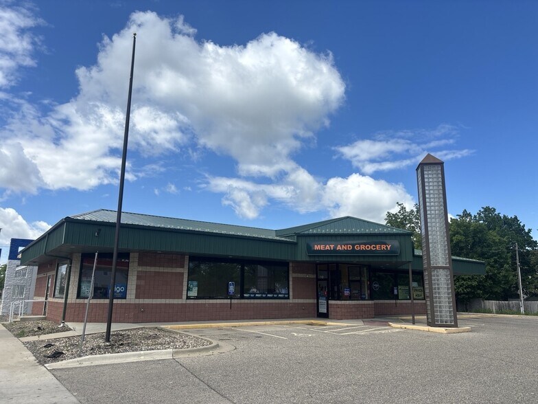 712 NW 4th St, Faribault, MN à louer - Photo du bâtiment - Image 2 de 4