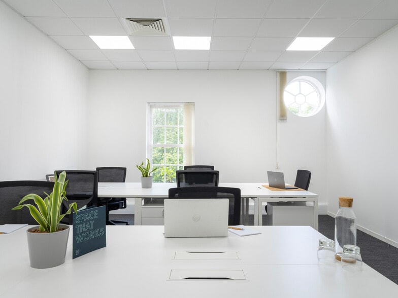 Start Hl, Bishop's Stortford for lease - Interior Photo - Image 3 of 6