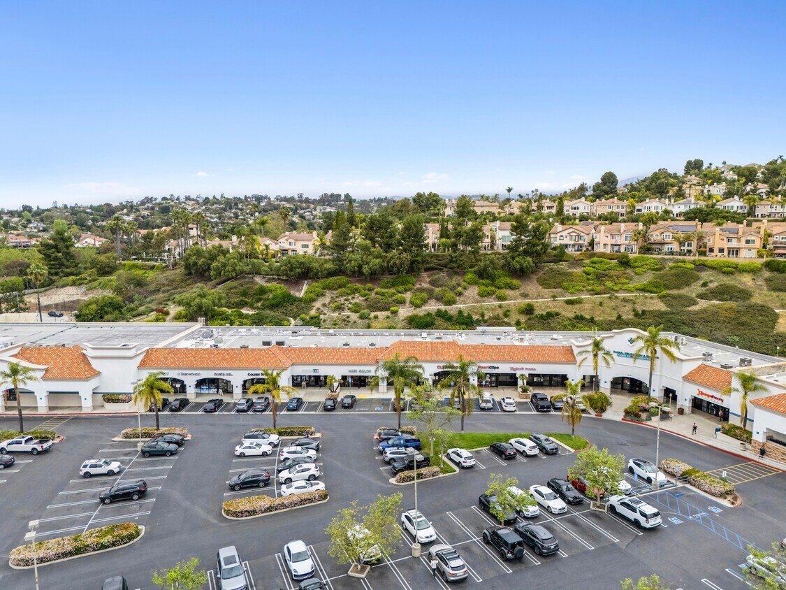 Oso Pky, Mission Viejo, CA for lease Interior Photo- Image 1 of 5