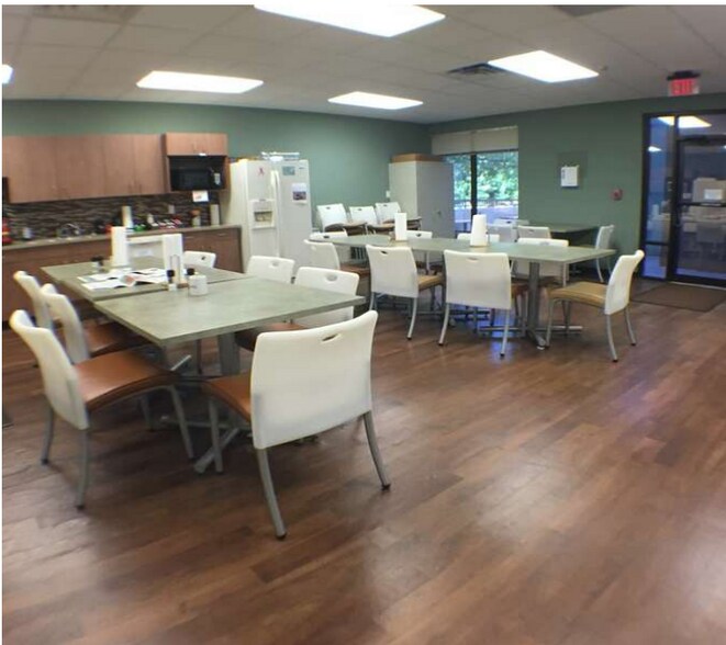 2639 N Monroe St, Tallahassee, FL à louer - Photo du bâtiment - Image 3 de 13