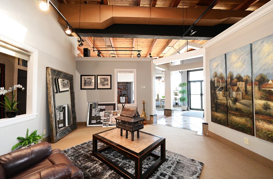 21180 Lorain Rd, Fairview Park, OH à vendre - Photo intérieure - Image 2 de 20