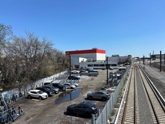 4040 Northern Blvd, Long Island City, NY à louer - Photo du bâtiment - Image 3 de 13