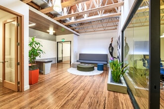 923 Cole Ave, Los Angeles, CA for sale Interior Photo- Image 2 of 6