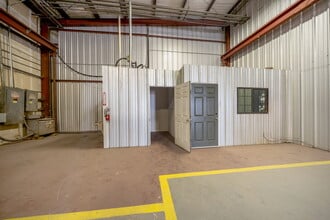 2833 Roosevelt Ave, San Antonio, TX for lease Interior Photo- Image 2 of 11