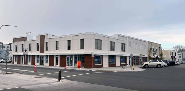 Plus de détails pour 10524 110th St NW, Edmonton, AB - Commerce de détail à vendre