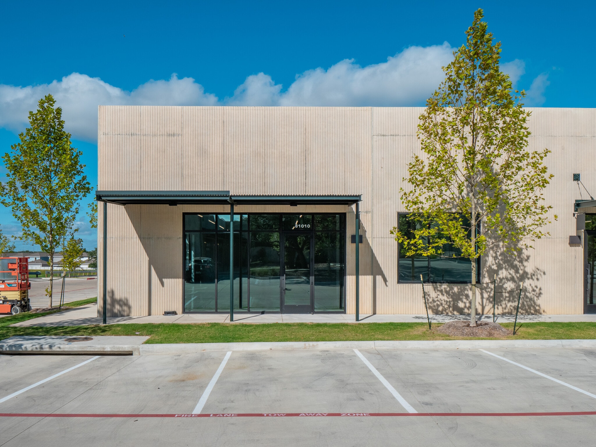 10880 E Crystal Falls Pky, Leander, TX for lease Interior Photo- Image 1 of 4