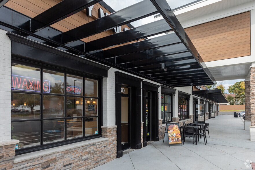 9 Catoctin Cir, Leesburg, VA à louer - Photo du bâtiment - Image 3 de 4