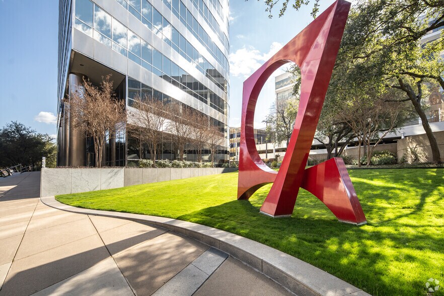 3333 Lee Pky, Dallas, TX à louer - Photo du bâtiment - Image 1 de 25