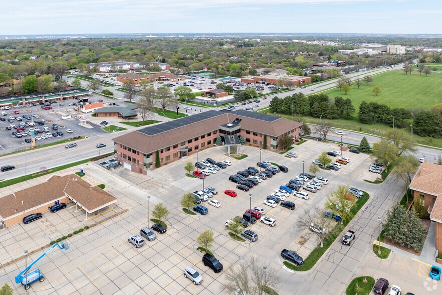 7001 A St, Lincoln, NE à louer - Photo du bâtiment - Image 2 de 5