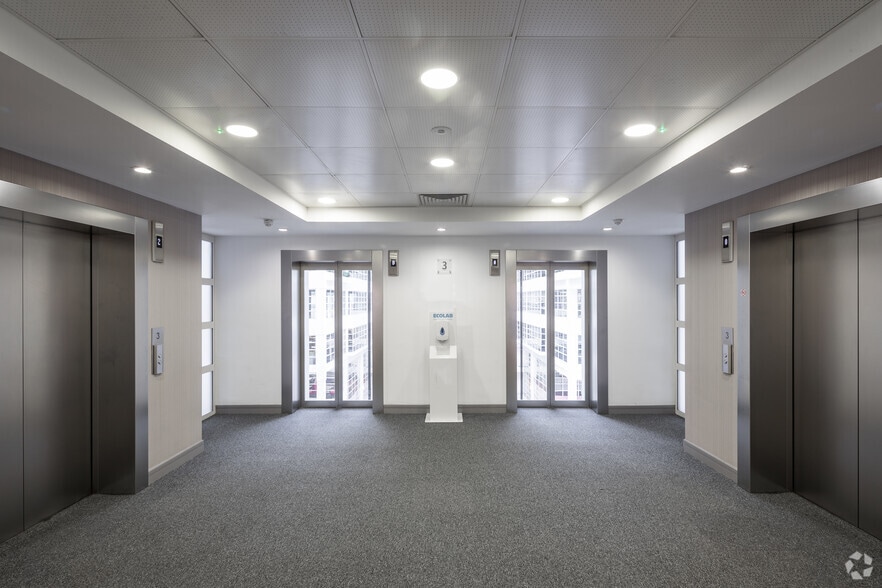 Forbury Rd, Reading for lease - Interior Photo - Image 2 of 95