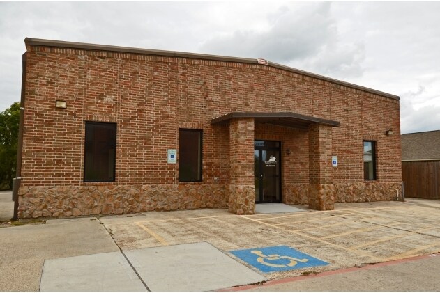 Cien Road portfolio of 2 properties for sale on LoopNet.ca - Primary Photo - Image 2 of 2