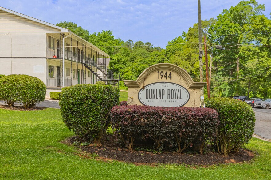 1944 Dunlap Ave, East Point, GA à vendre - Photo du bâtiment - Image 3 de 36