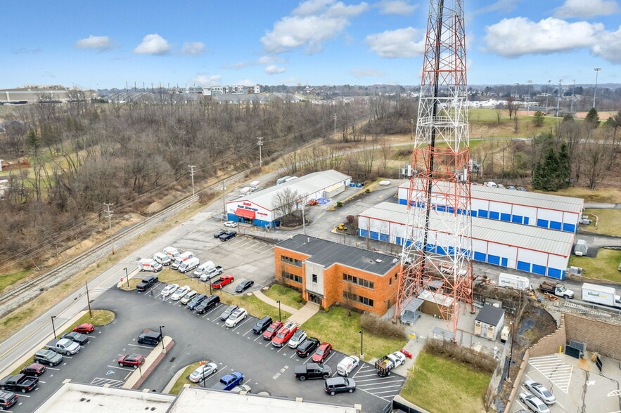 150 Hillside Dr, Bethel Park, PA for lease - Building Photo - Image 3 of 28