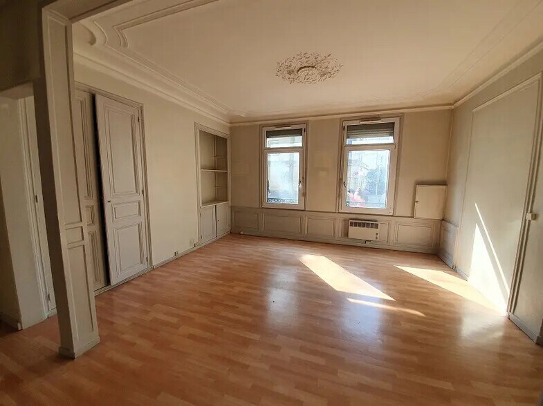15 Rue Du Docteur Maunoury, Chartres à louer - Photo du bâtiment - Image 3 de 6