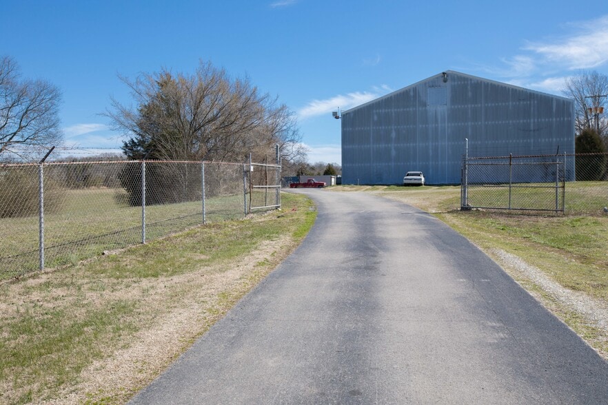 1742 Monsanto Rd, Columbia, TN for lease - Building Photo - Image 3 of 12