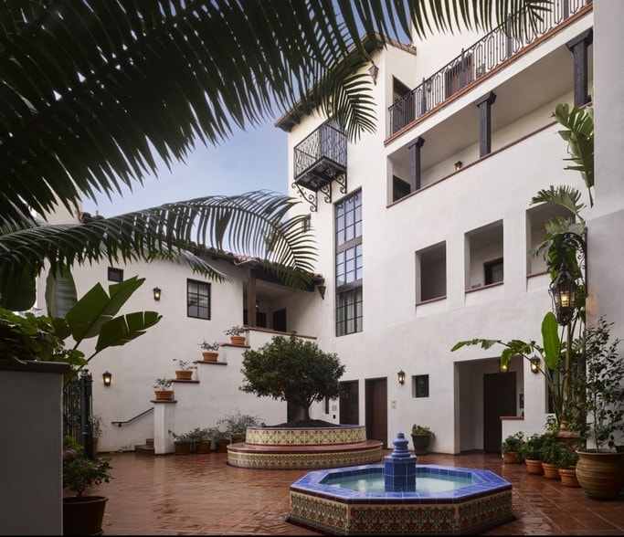 10850 Lindbrook Dr, Los Angeles, CA à louer - Photo du bâtiment - Image 2 de 3