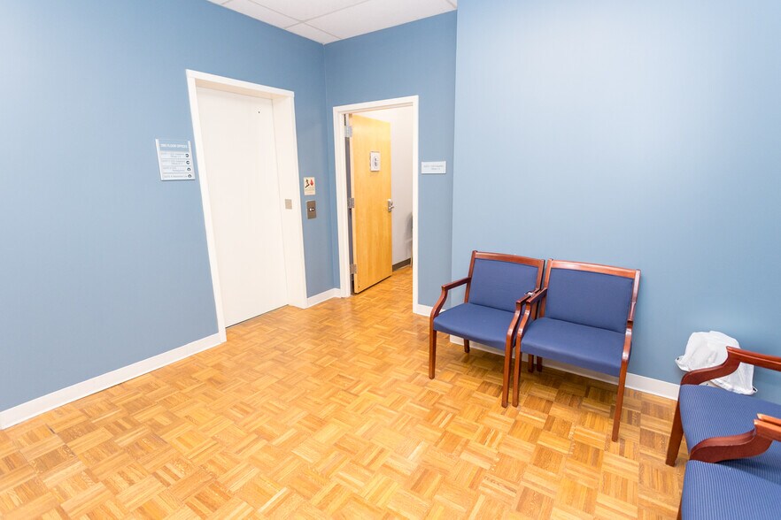 1139 Spruce Dr, Mountainside, NJ à louer - Photo du bâtiment - Image 3 de 21