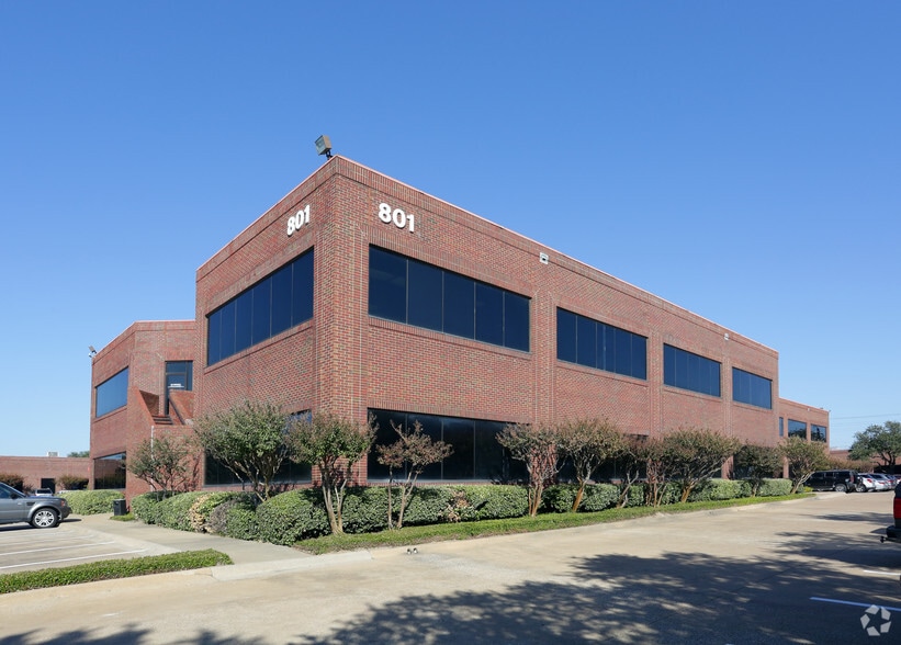 801 E Plano Pky, Plano, TX for lease - Building Photo - Image 2 of 10