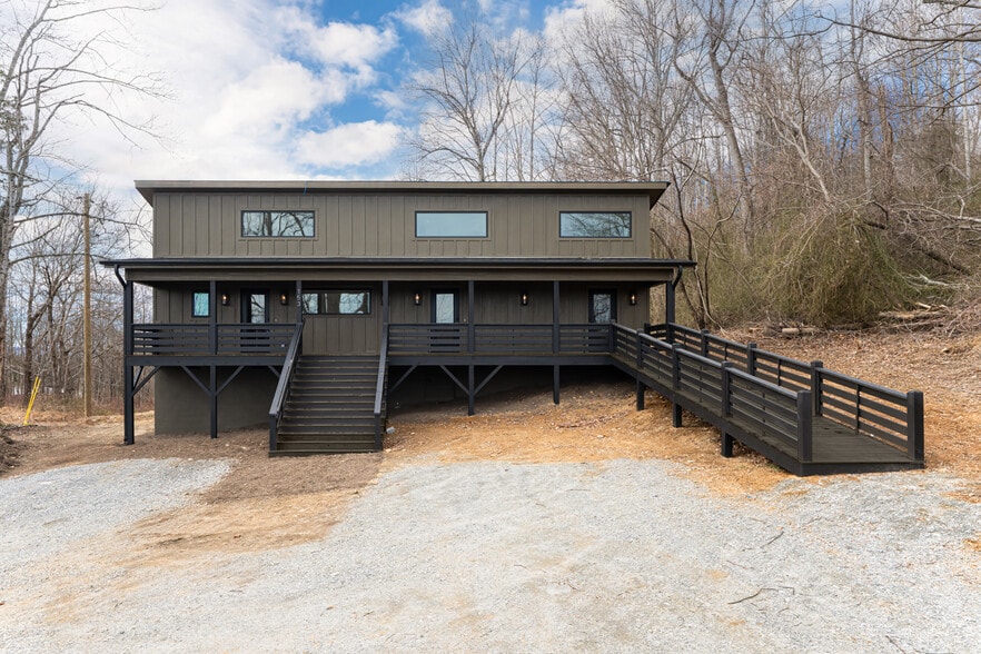 153 Hackleburg Ln, Hendersonville, NC à vendre - Photo du bâtiment - Image 3 de 29