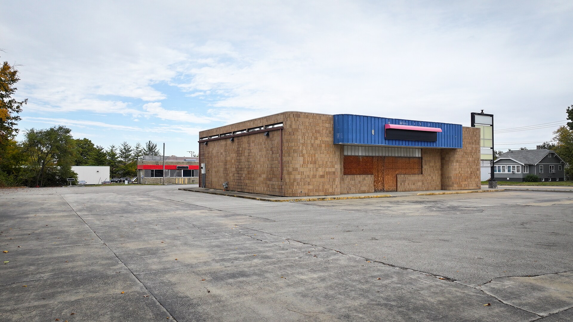 2215 N Oakland Ave, Decatur, IL for sale Building Photo- Image 1 of 10