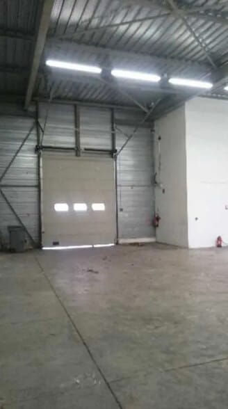 Office in Tremblay-en-France for lease - Building Photo - Image 3 of 6