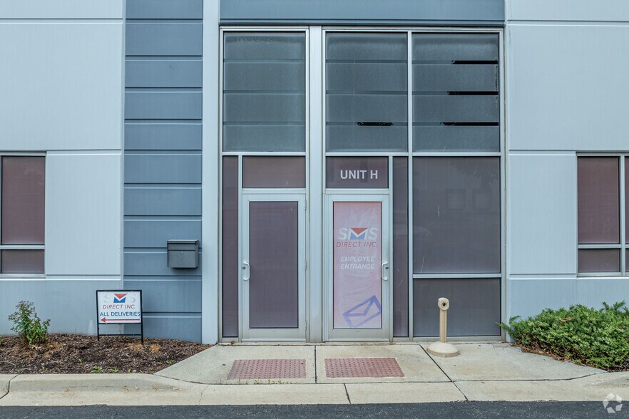 1000 W Crossroads Pkwy, Bolingbrook, IL à louer - Photo du bâtiment - Image 3 de 5