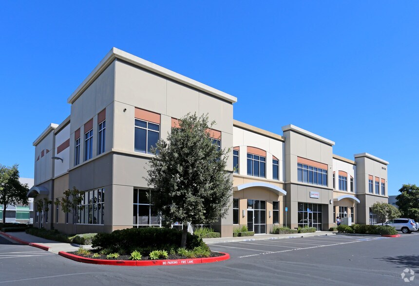 2201-2213 N Loop Rd, Alameda, CA à vendre - Photo du bâtiment - Image 1 de 25