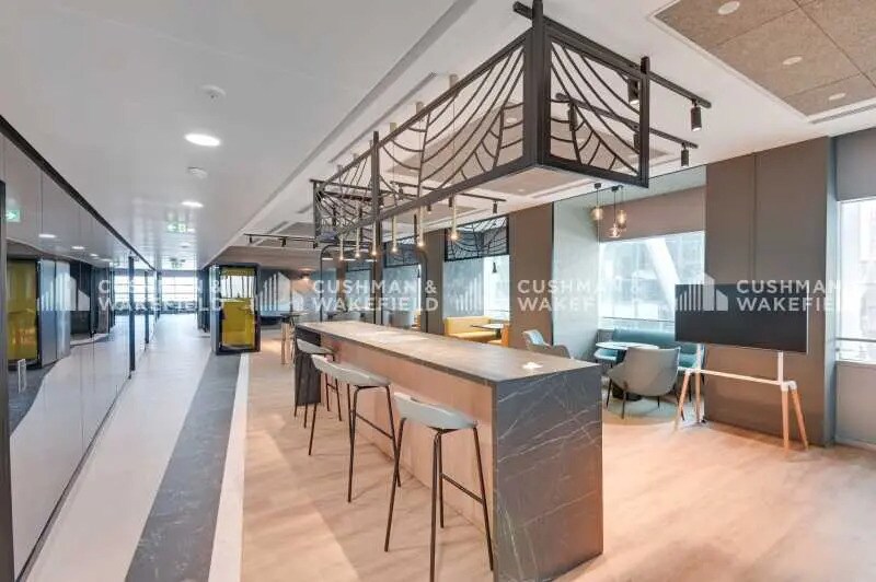 17 Place Des Reflets, Courbevoie for lease - Interior Photo - Image 3 of 19