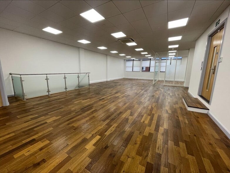 96-99 Queens Rd, Brighton for lease - Building Photo - Image 2 of 46