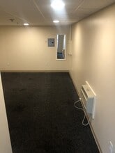 2 Canton St, Stoughton, MA à louer Photo intérieure- Image 2 de 4