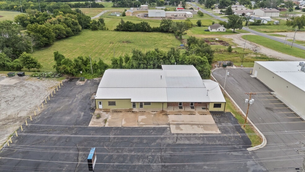 600 N Maple St, Garnett, KS for sale - Aerial - Image 2 of 37