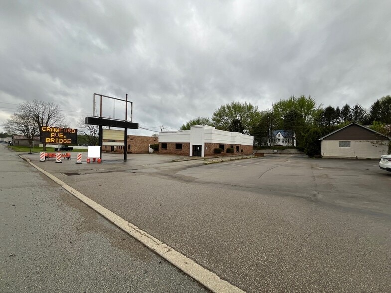 1306 Memorial Blvd, Connellsville, PA for lease - Building Photo - Image 2 of 11