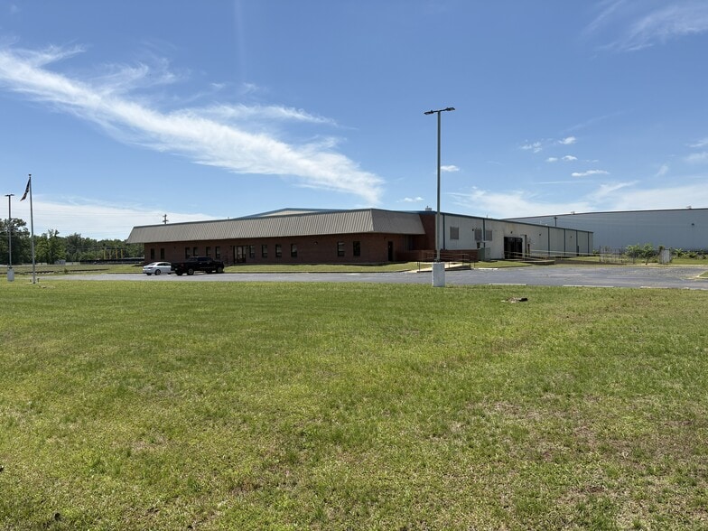175 Corporate Dr, Batesville, MS for lease - Building Photo - Image 2 of 13