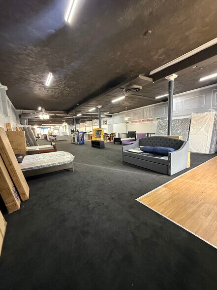 5728 Broadway Ave, Cleveland, OH à vendre - Photo du bâtiment - Image 3 de 14