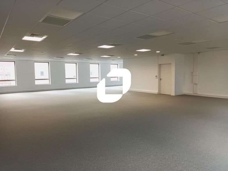 84 Rue Des Templiers, Lille for lease - Interior Photo - Image 2 of 7