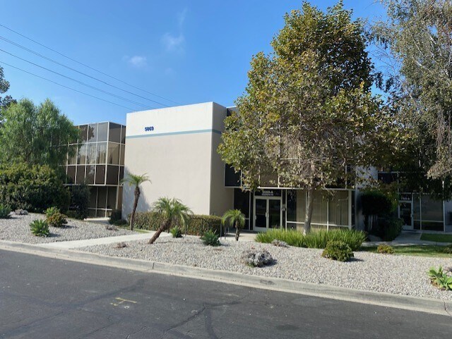 5069 Maureen Ln, Moorpark, CA à louer Photo du bâtiment- Image 1 de 4