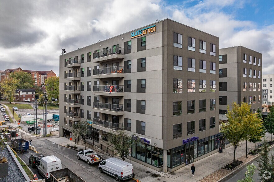 2010 Cumberland Ave, Knoxville, TN à louer - Photo principale - Image 1 de 62