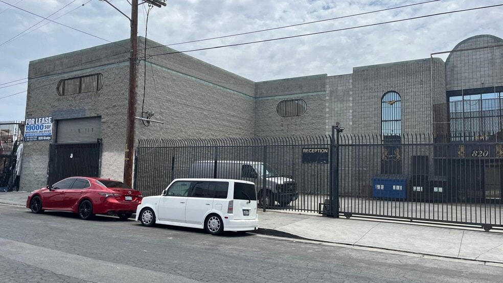 820 Gladys Ave, Los Angeles, CA for lease - Building Photo - Image 3 of 11